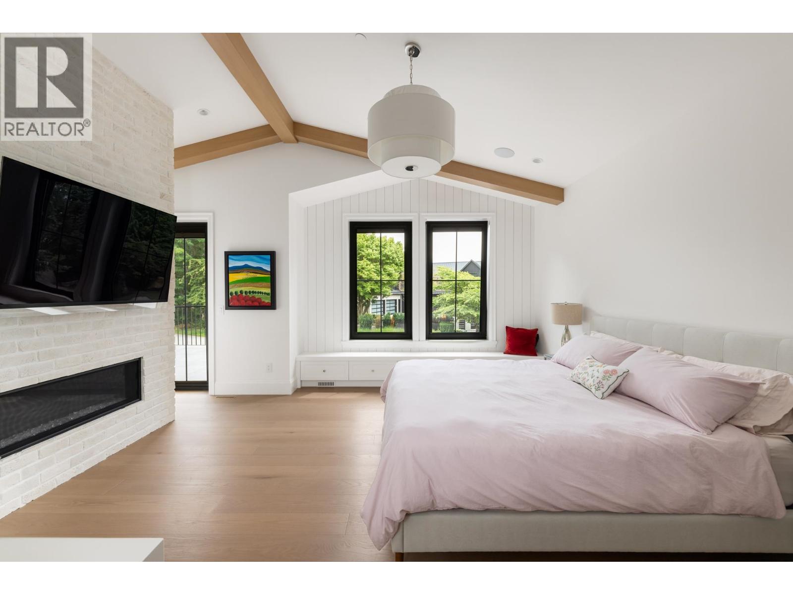 4597 WOODGREEN DRIVE, West Vancouver