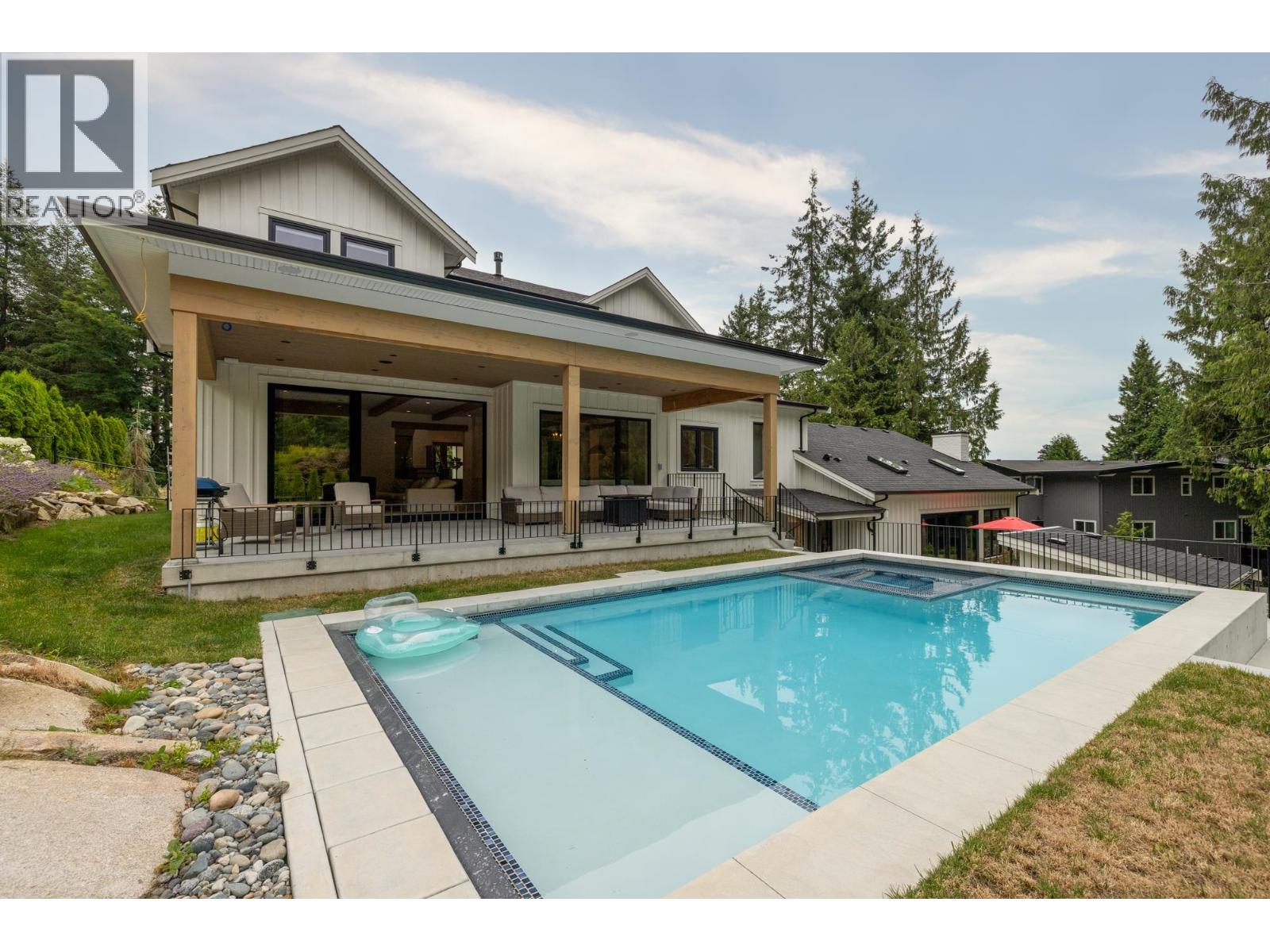 4597 WOODGREEN DRIVE, West Vancouver