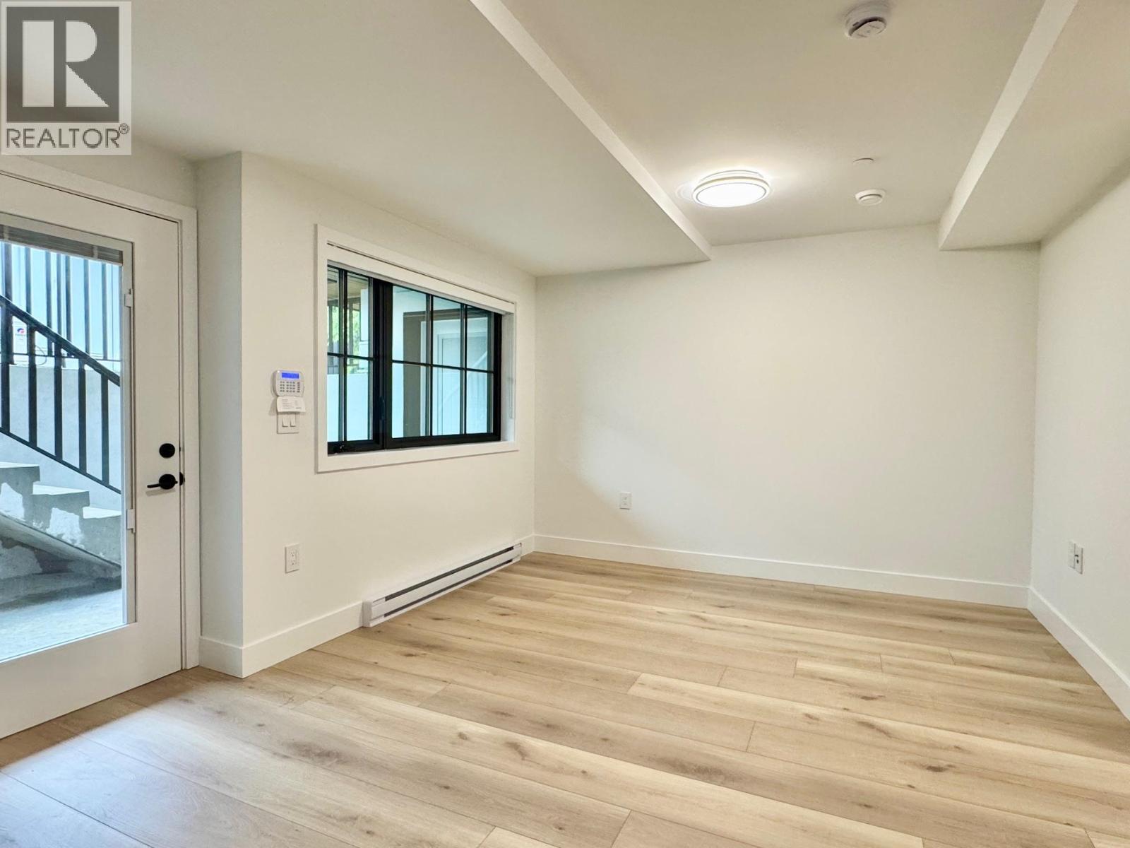 X 1XX6 NASSAU DRIVE, Vancouver