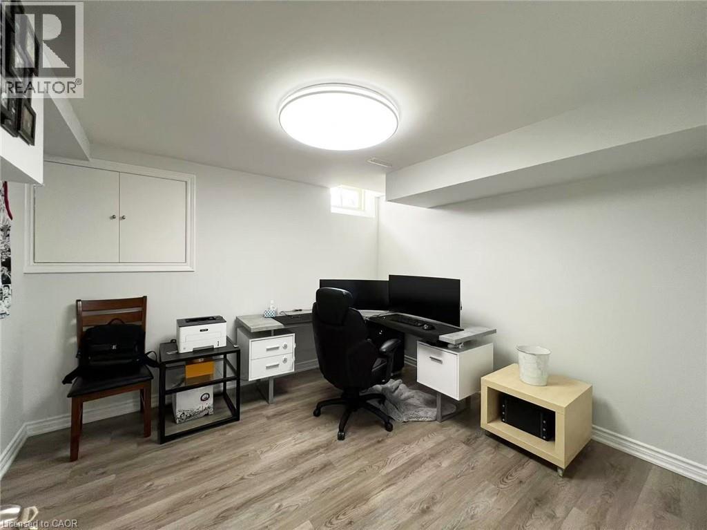 7 TANDEM Court - 32