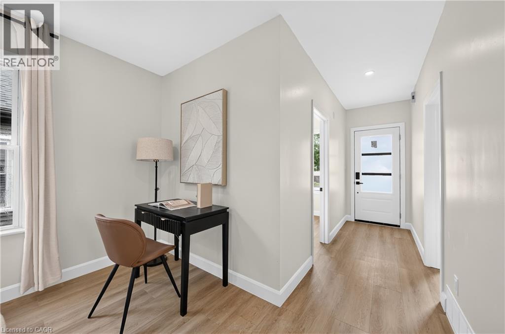 51 QUEEN Street S - 6