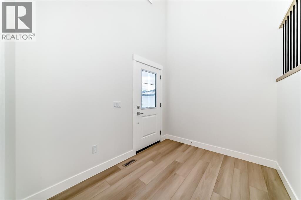 707 Mandalay Avenue - 3