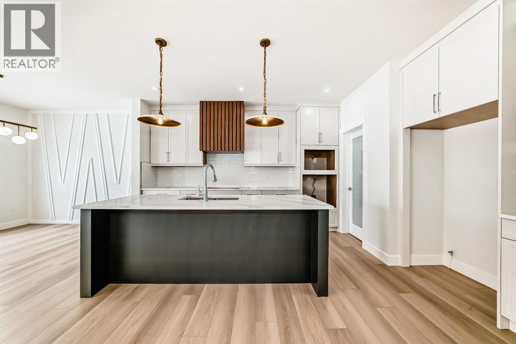 707 Mandalay Avenue - 6
