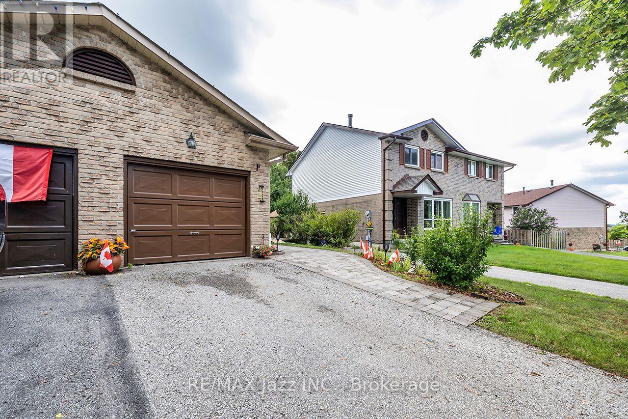 1305 SUNNYBRAE CRESCENT - 2