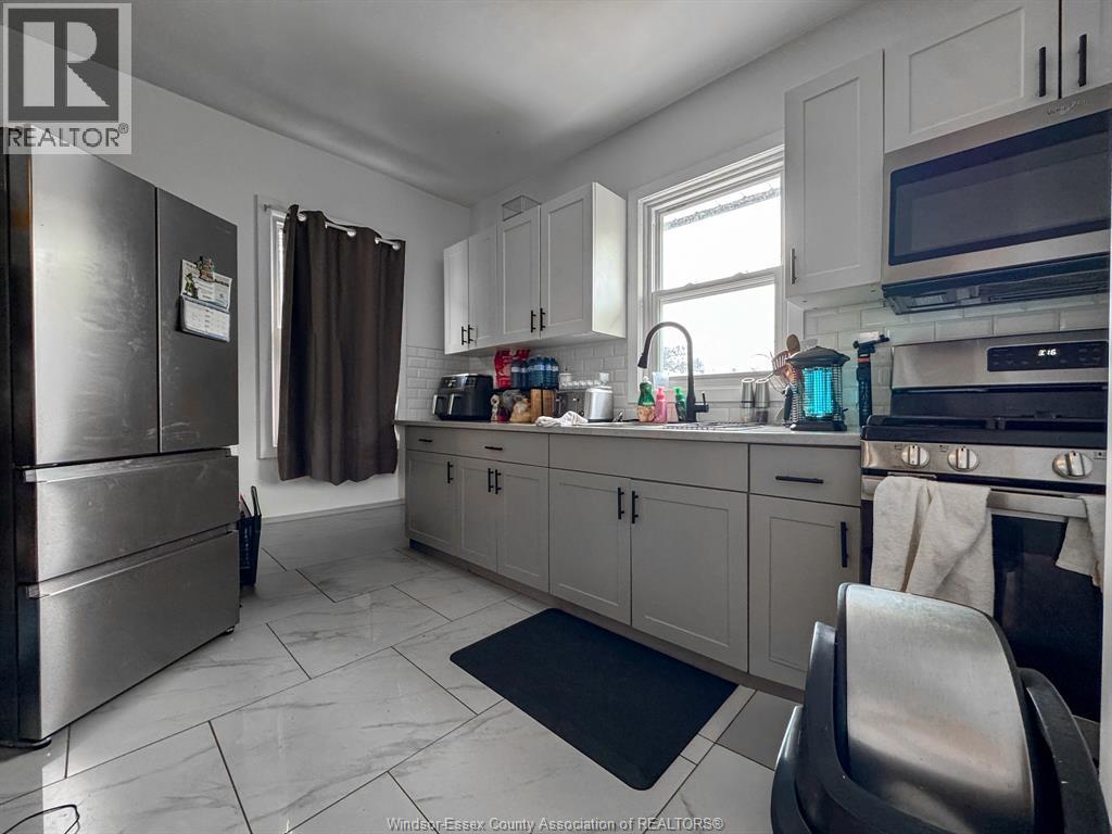 1037 HOWARD AVENUE - 11
