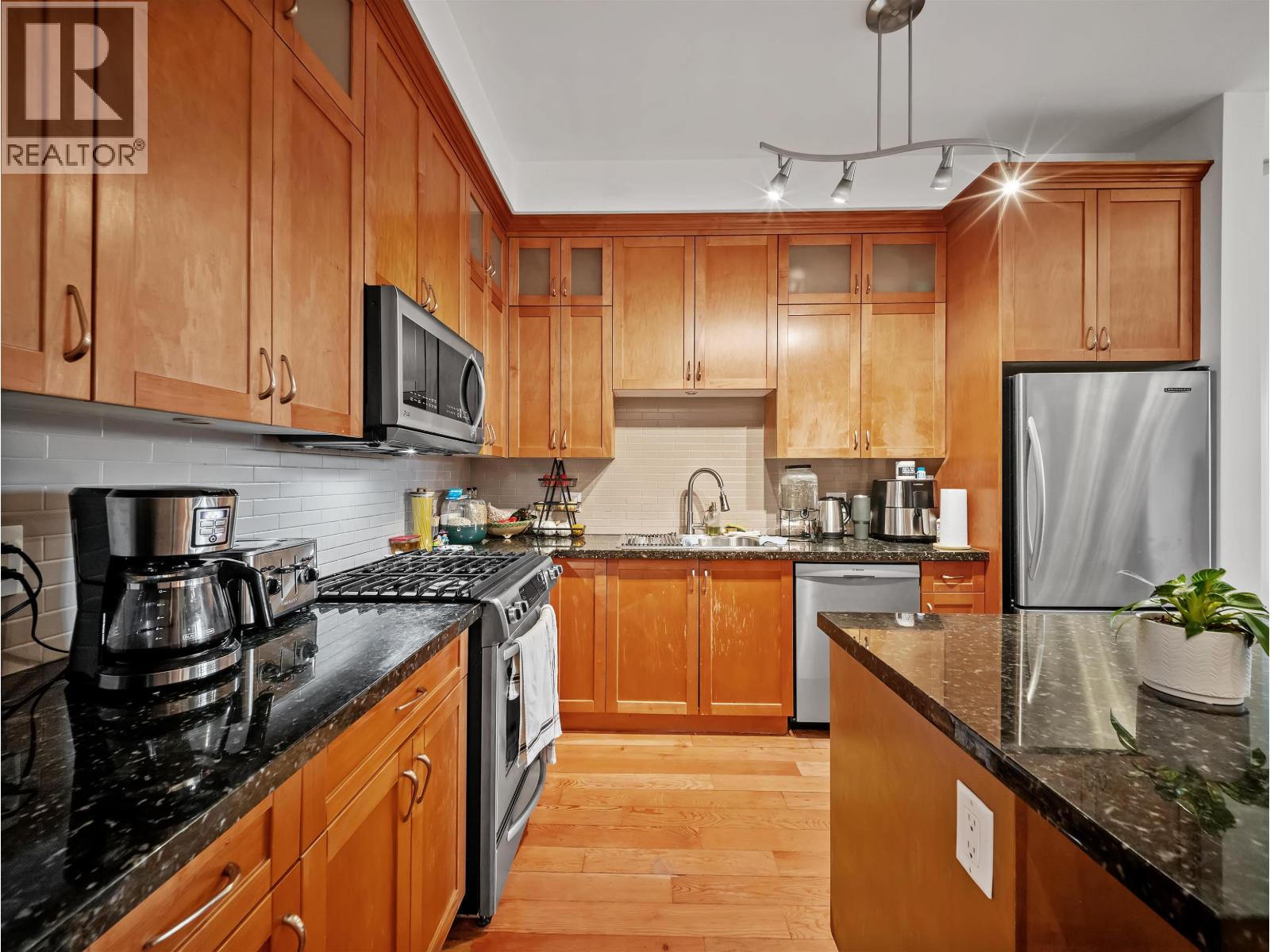 308 250 SALTER STREET, New Westminster — photo 8