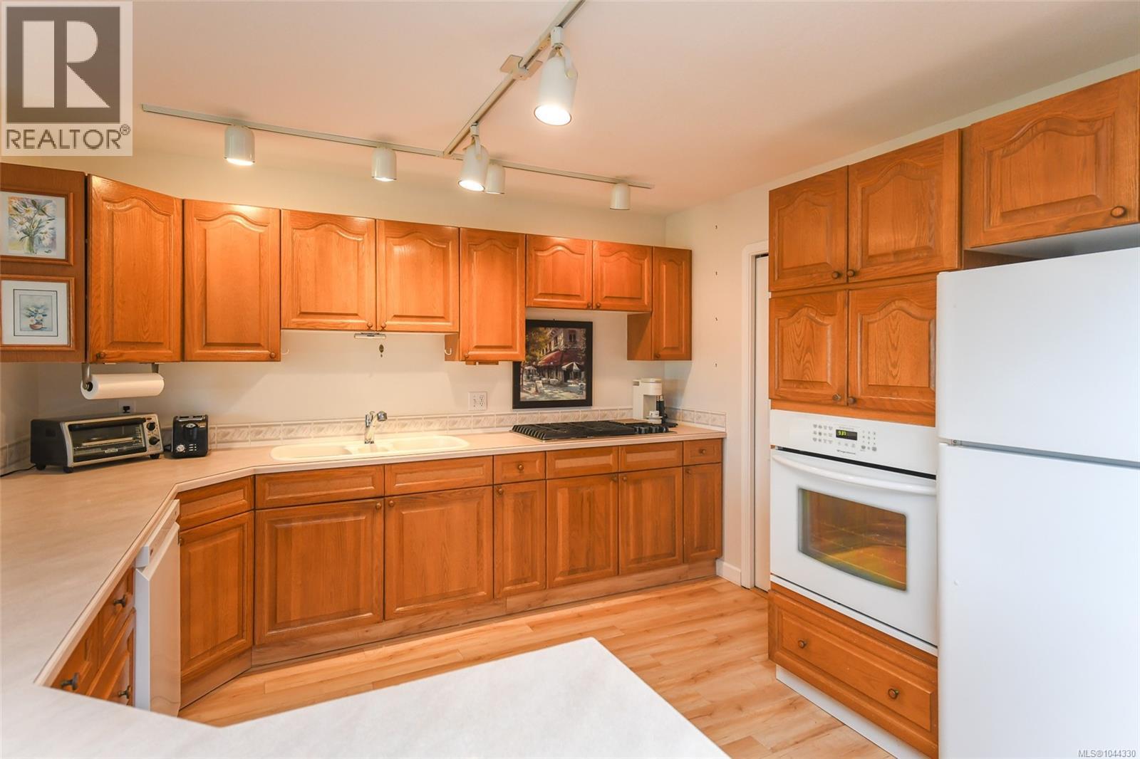 #104 2970 Cliffe Ave - 19