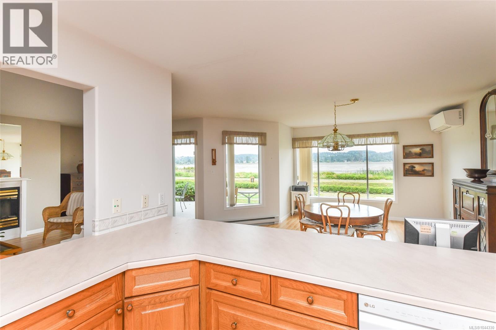 #104 2970 Cliffe Ave - 16