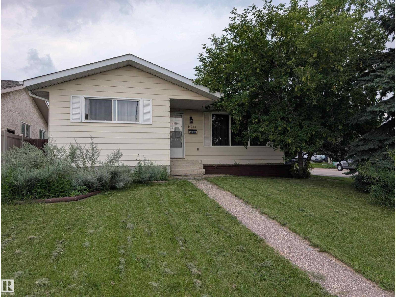 14228 22 ST NW, Bannerman, Edmonton photo 1