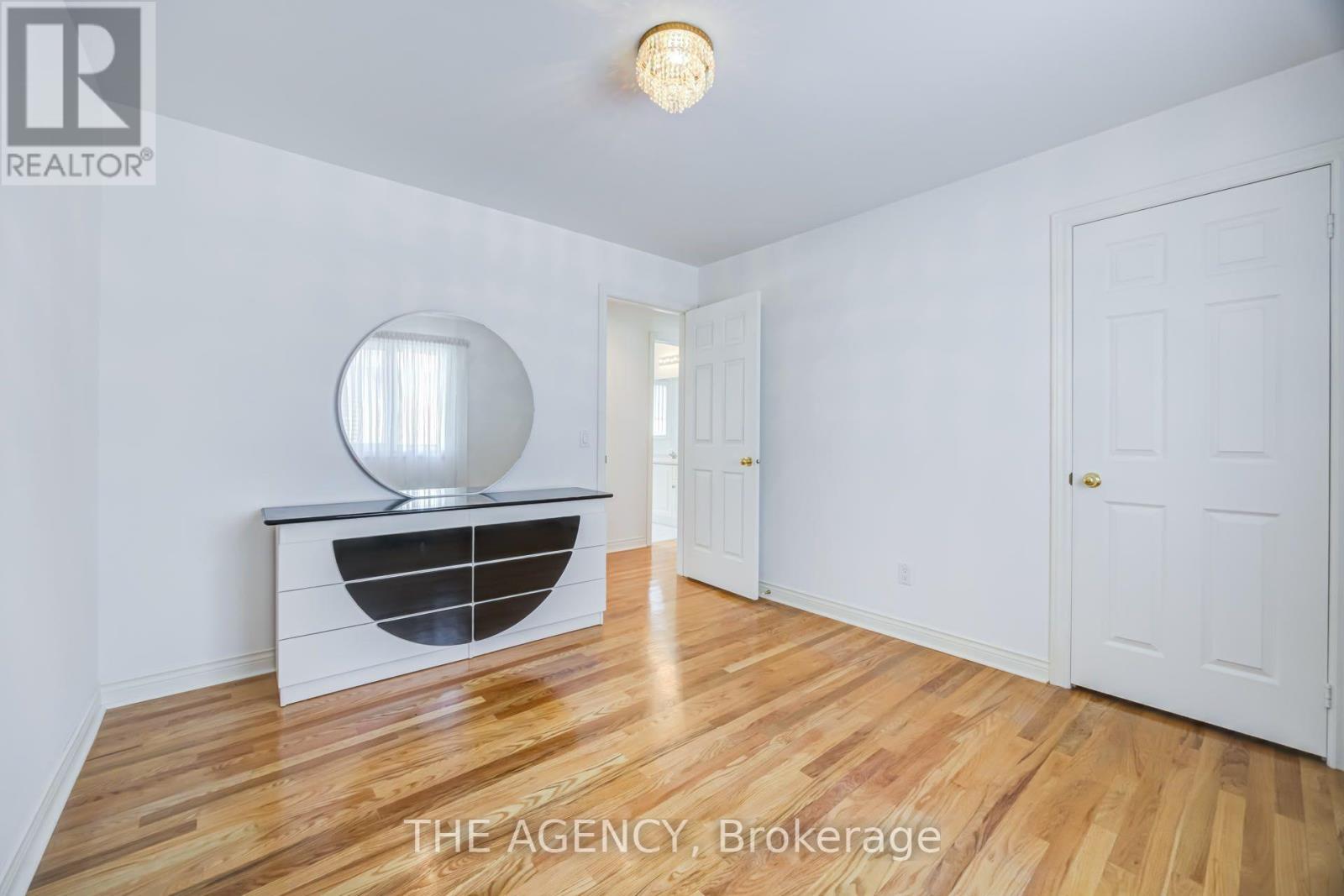 68 TOWNSGATE DRIVE - 14