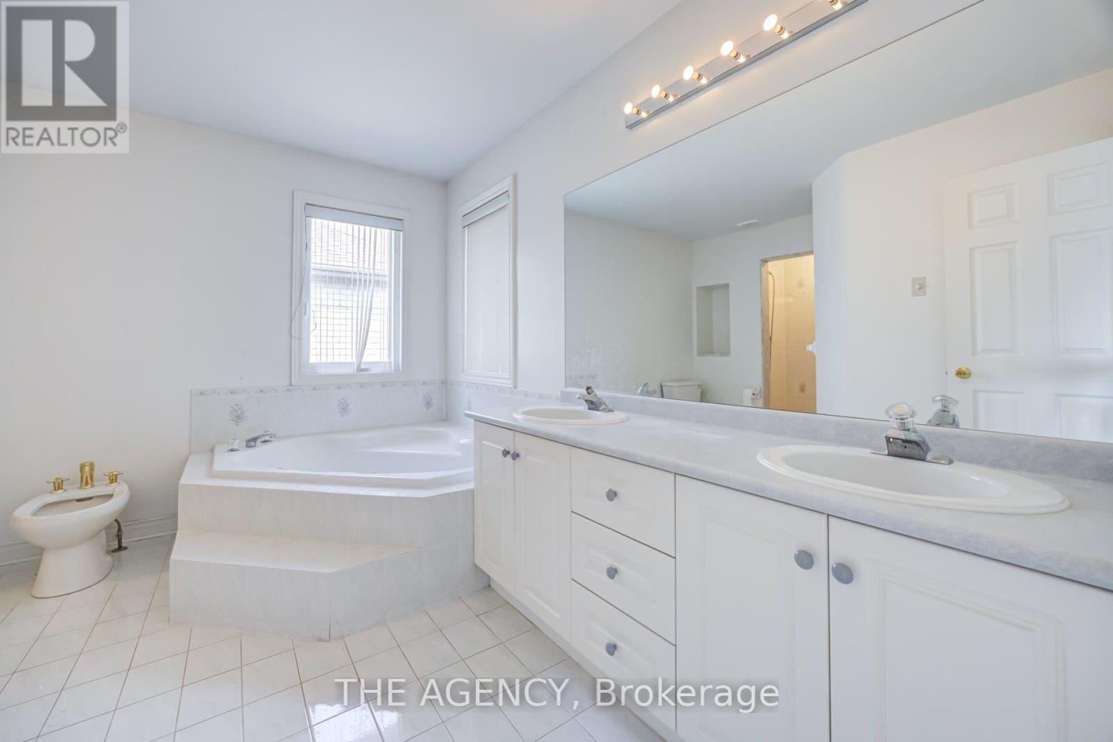 68 TOWNSGATE DRIVE - 17