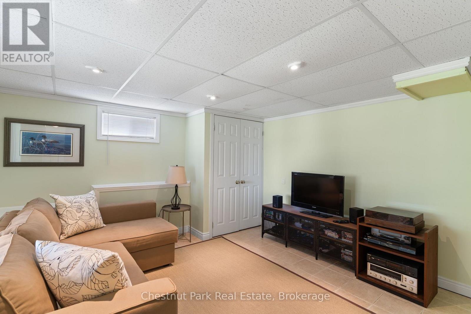 1093 PRESTIGE COURT - 25