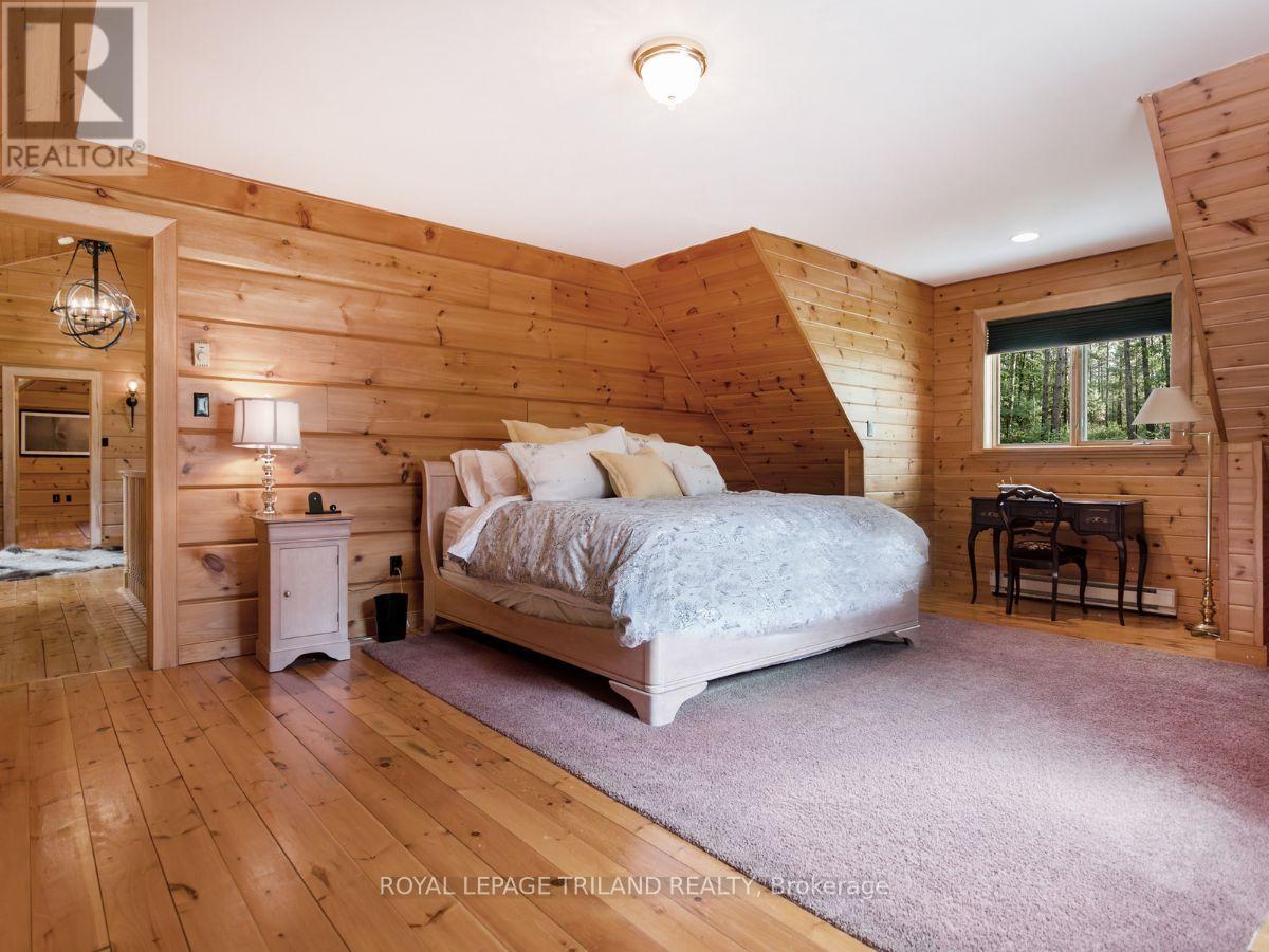 2056 MOCKINGBIRD STREET - Image 25