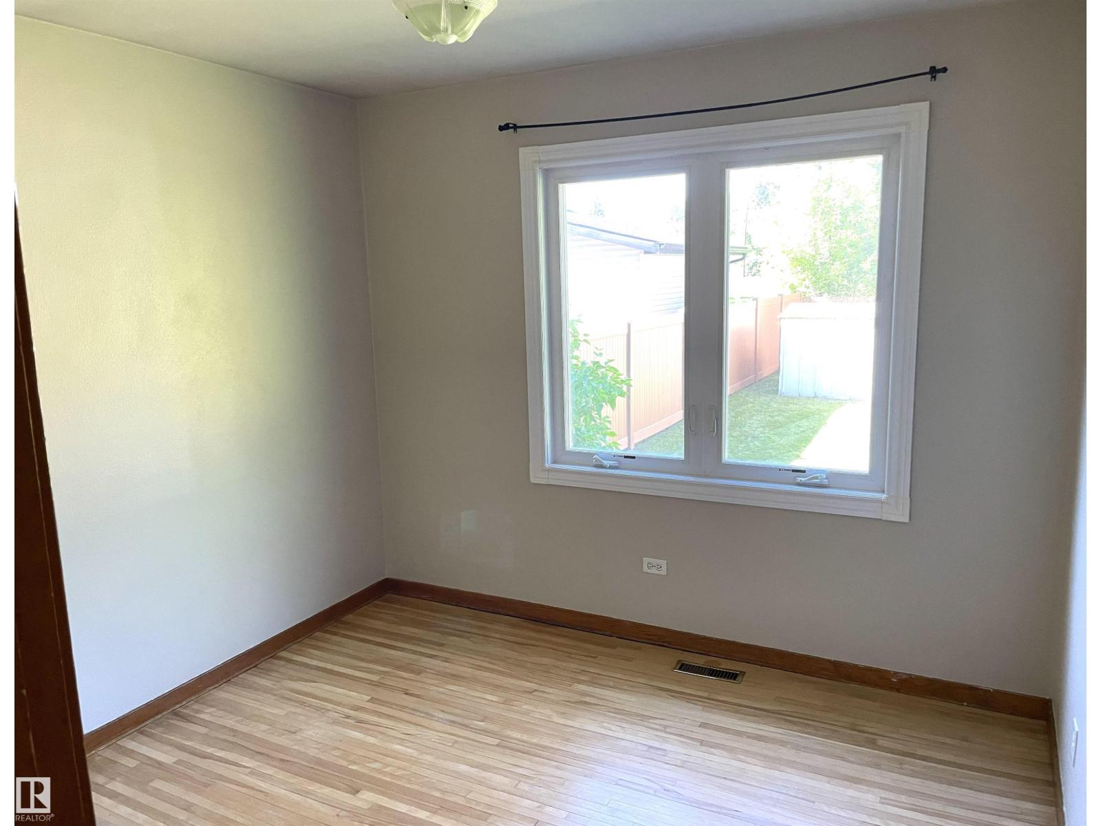 11308 73 AV NW - 10
