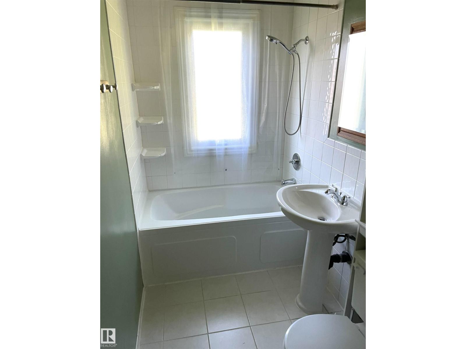 11308 73 AV NW - 16