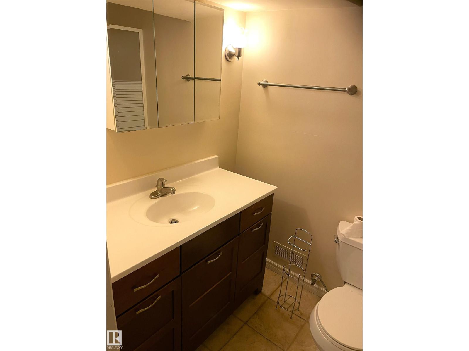 11308 73 AV NW - 23