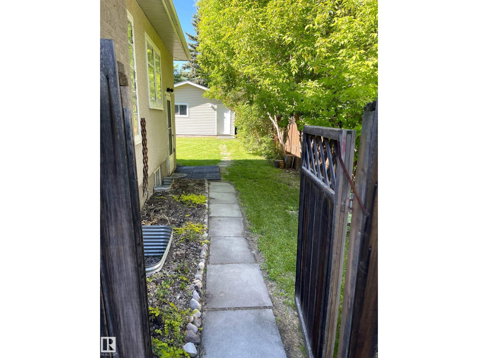 11308 73 AV NW - 25