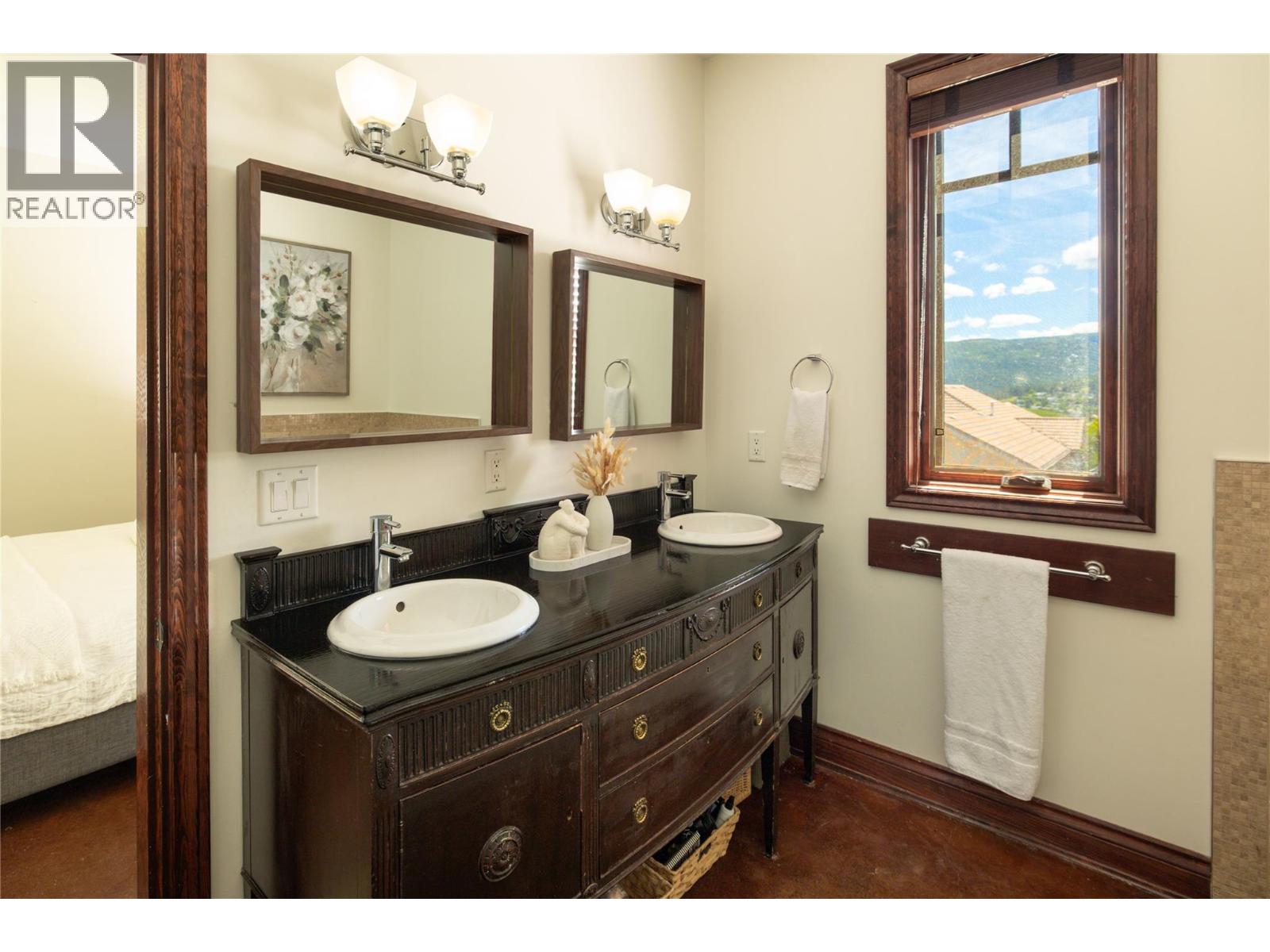  1107 Henderson Drive, Kelowna