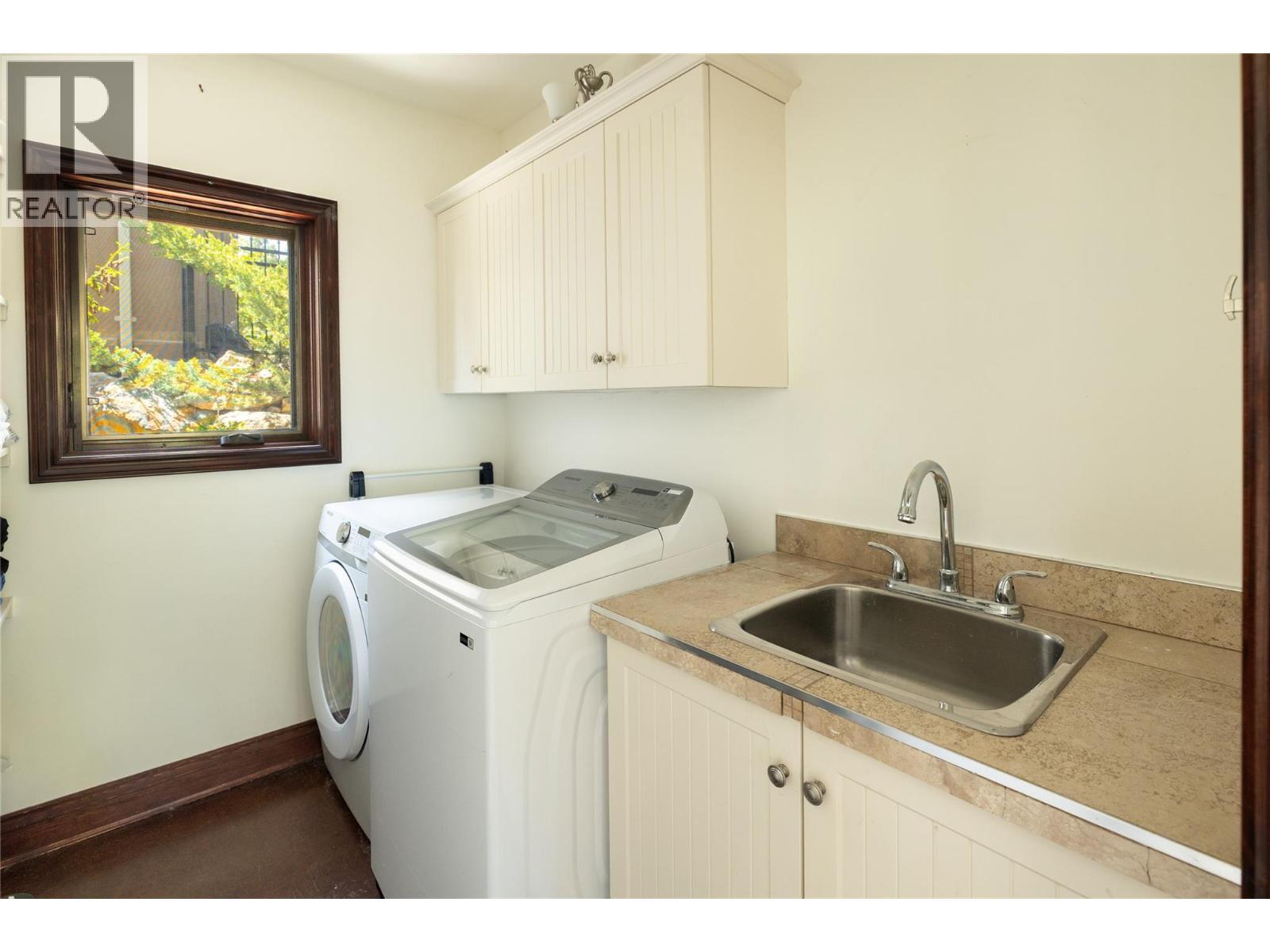  1107 Henderson Drive, Kelowna