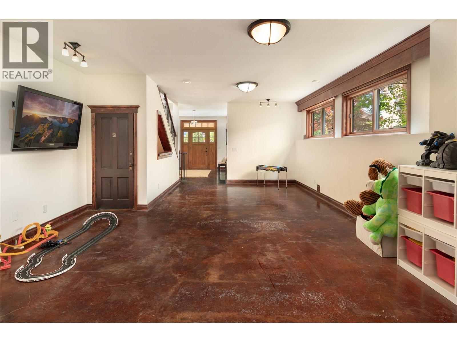  1107 Henderson Drive, Kelowna