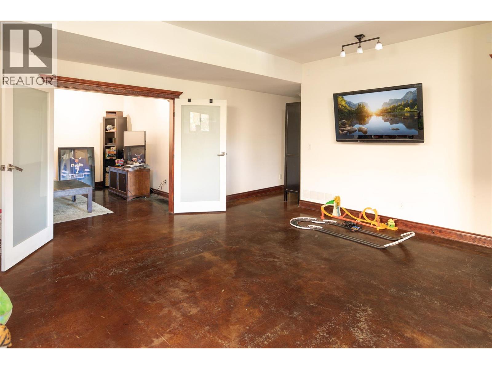  1107 Henderson Drive, Kelowna