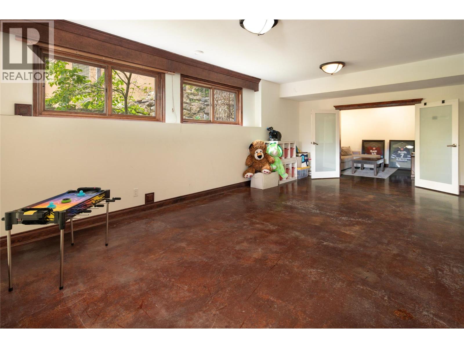  1107 Henderson Drive, Kelowna