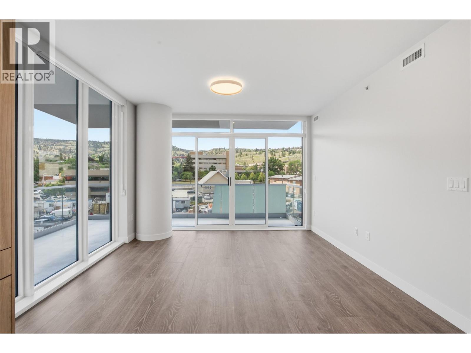 #404 460 Nicola Street - Image 4