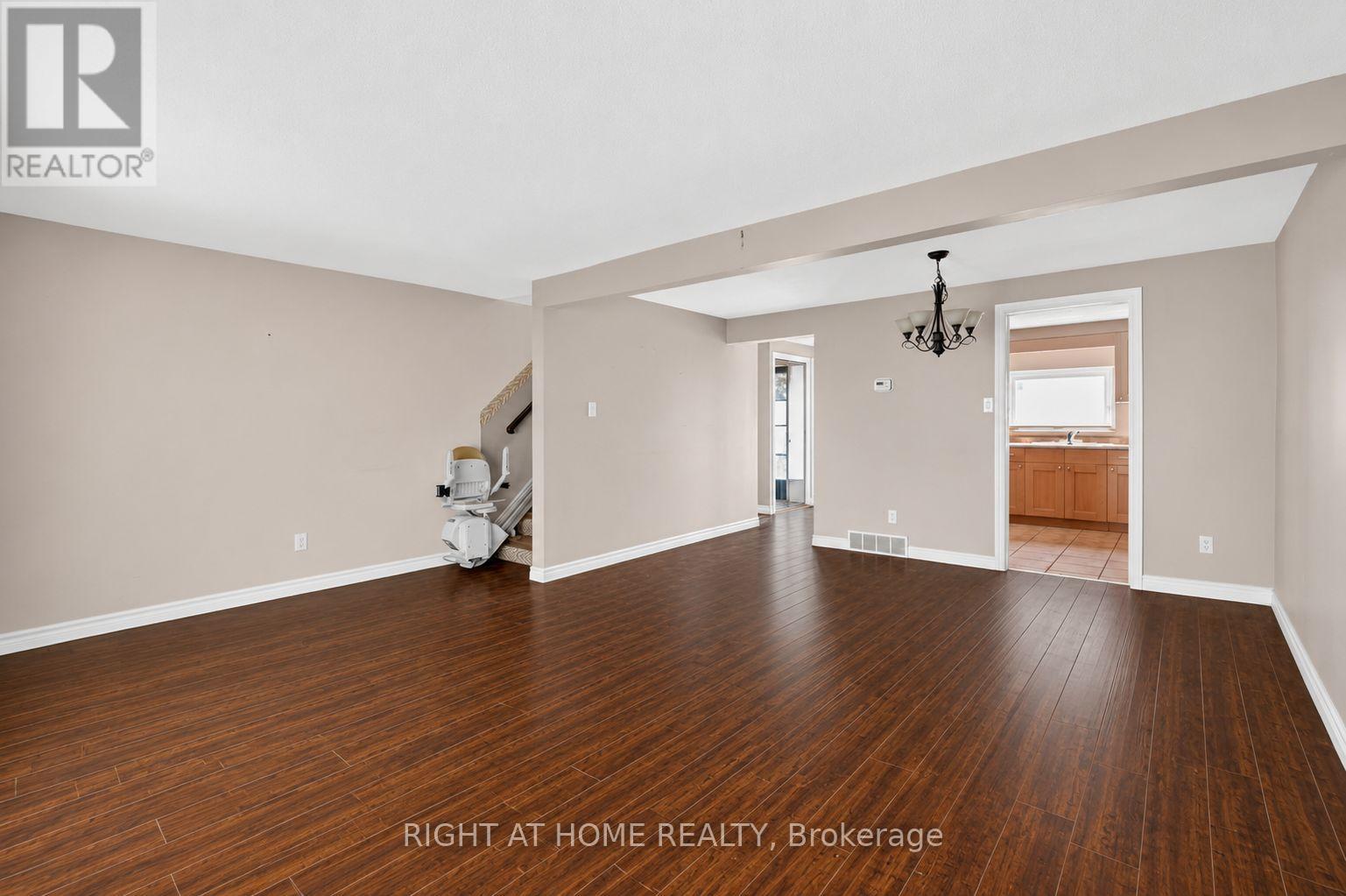#11 215 GLAMIS ROAD - Image 10