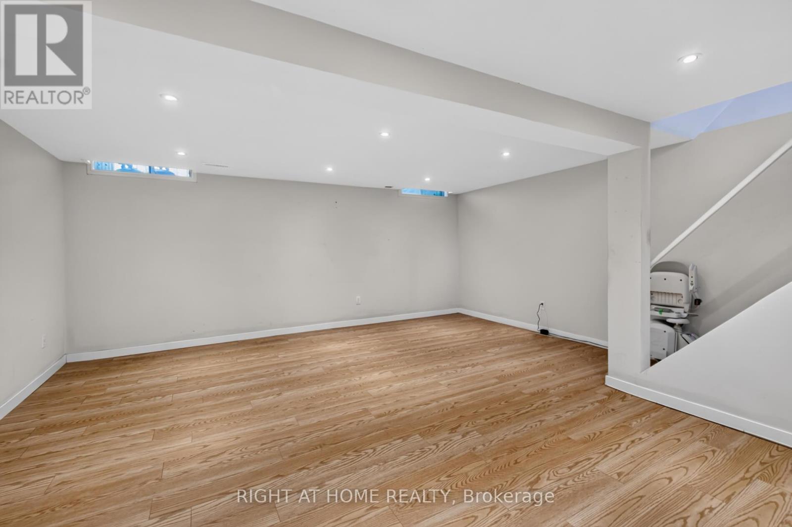 #11 215 GLAMIS ROAD - Image 20