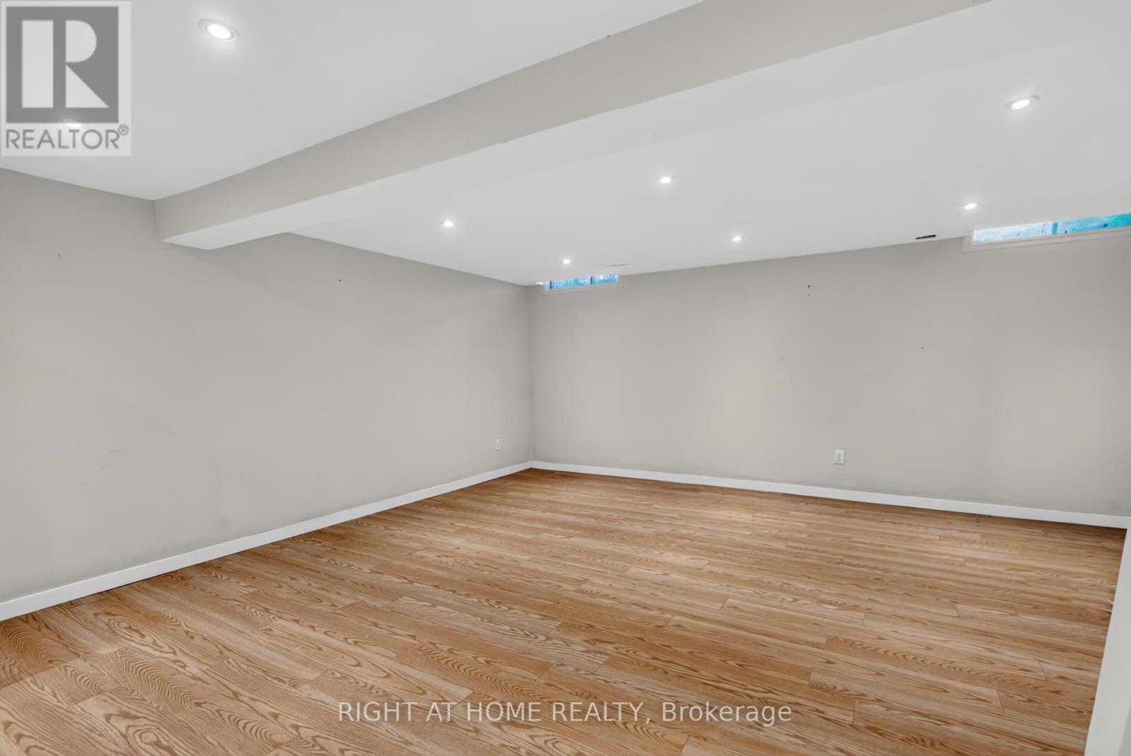 #11 215 GLAMIS ROAD - Image 22