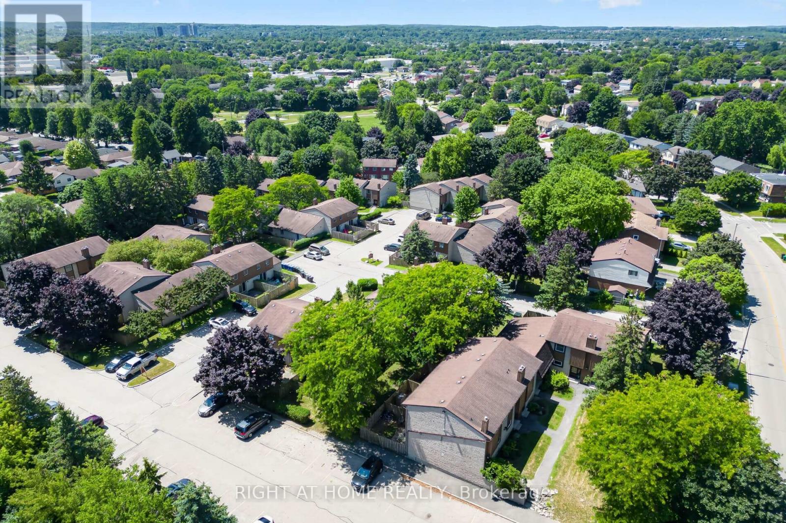 #11 215 GLAMIS ROAD - Image 31