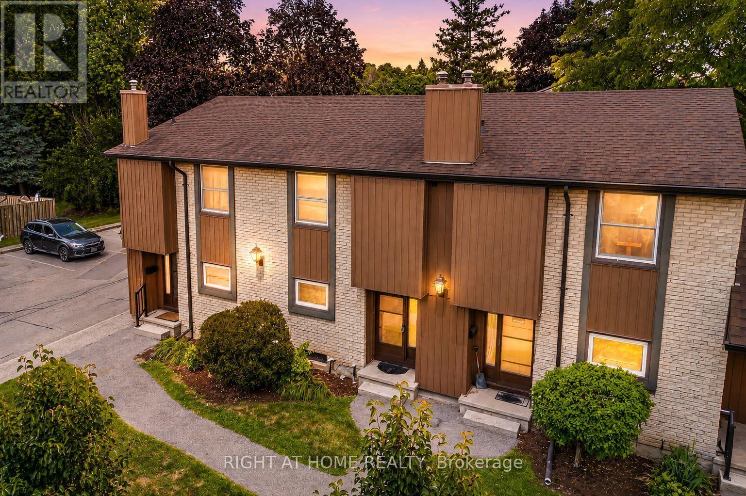 #11 215 GLAMIS ROAD - 1