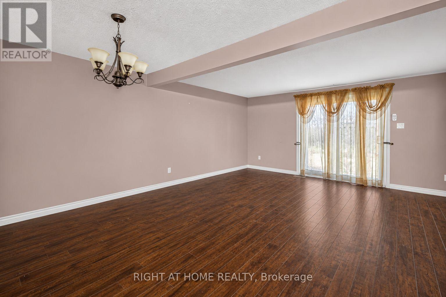 #11 215 GLAMIS ROAD - Image 7