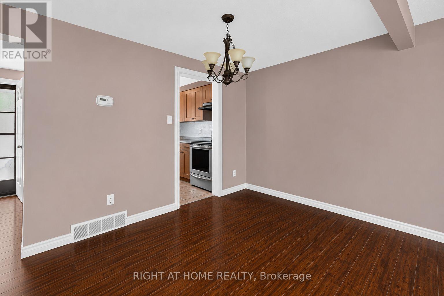 #11 215 GLAMIS ROAD - Image 9