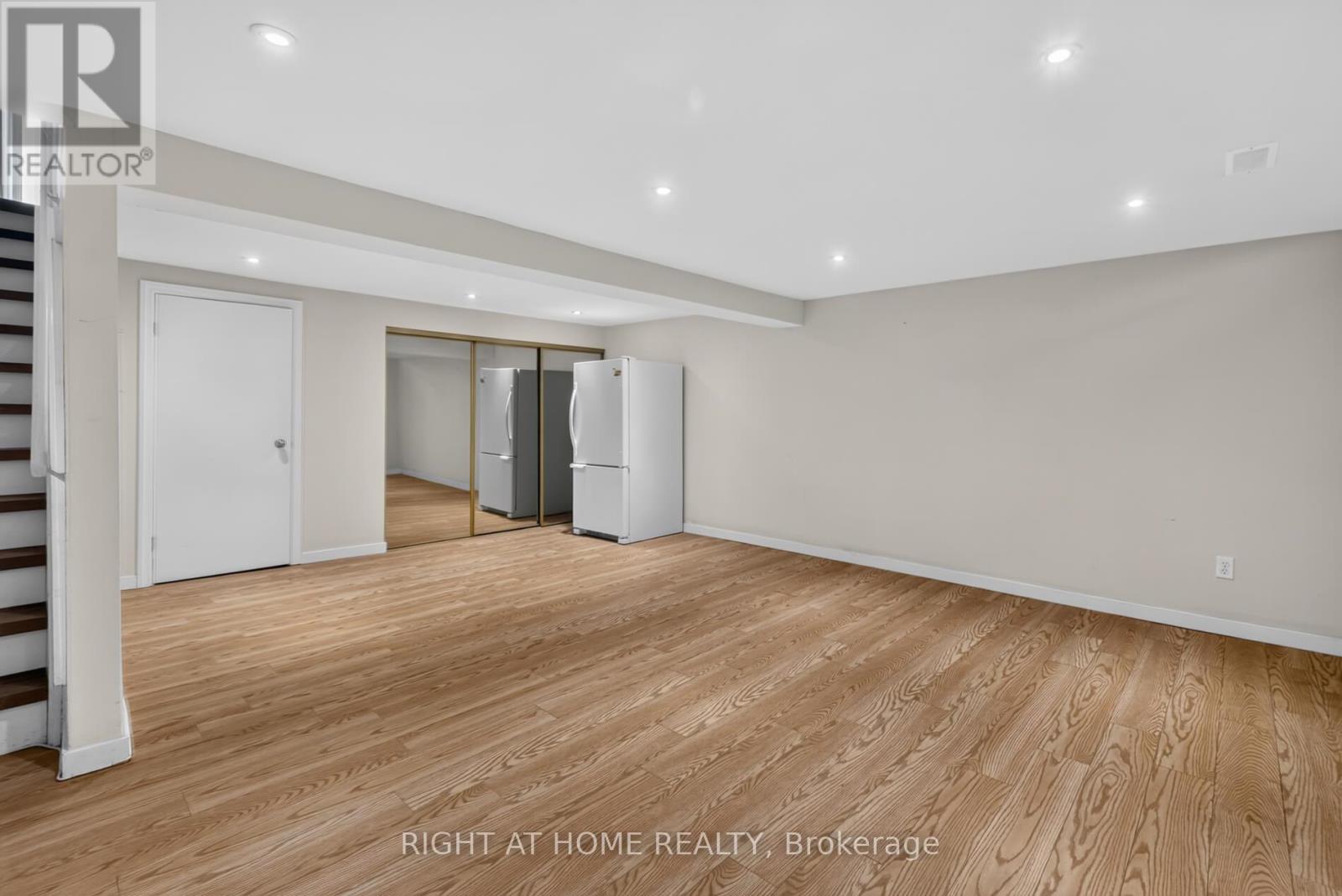 #11 215 GLAMIS ROAD - Image 19