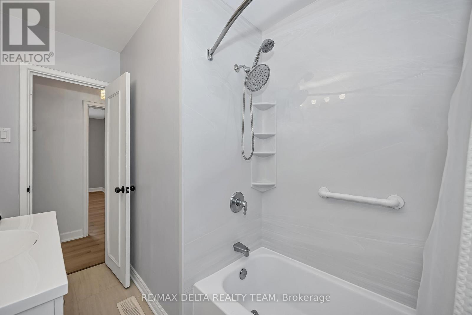 115 MEADOWLANDS DRIVE W - 24