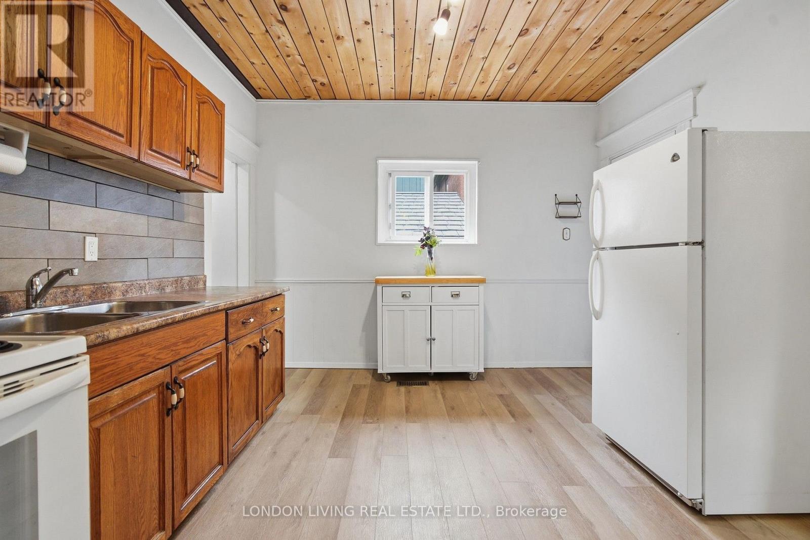 240 WORTLEY ROAD - 10