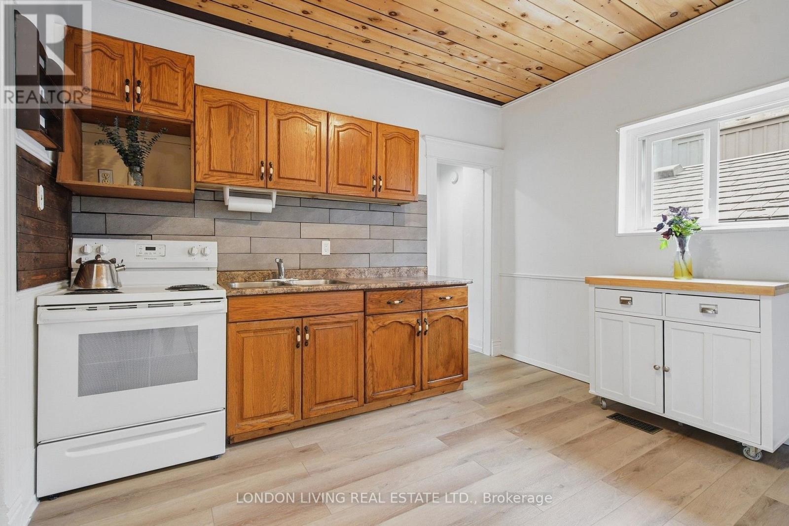 240 WORTLEY ROAD - 11