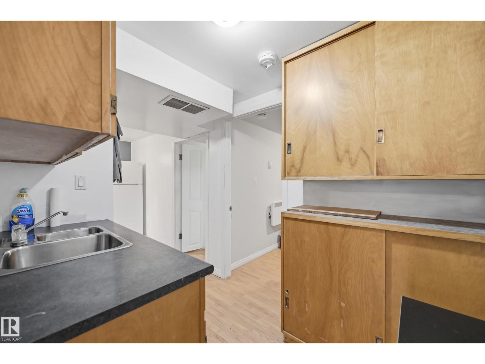 10714 103 ST NW - 27