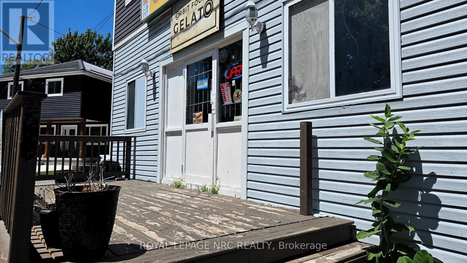 ##2 74 Queens Circle, Fort Erie (Crystal Beach), Ontario, L0S1B0, Fort Erie (Crystal Beach), Ontario — photo 4 of 5