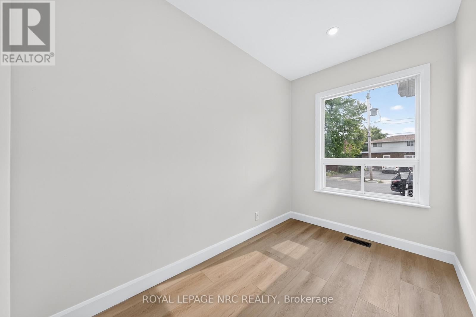 51 QUEEN STREET S - 28