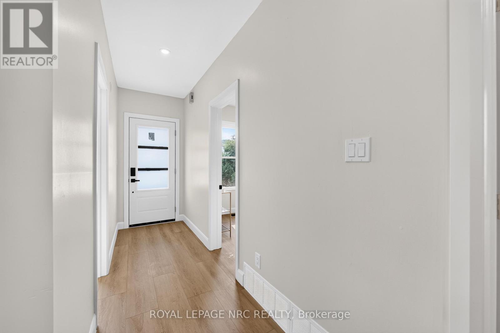 51 QUEEN STREET S - Image 5