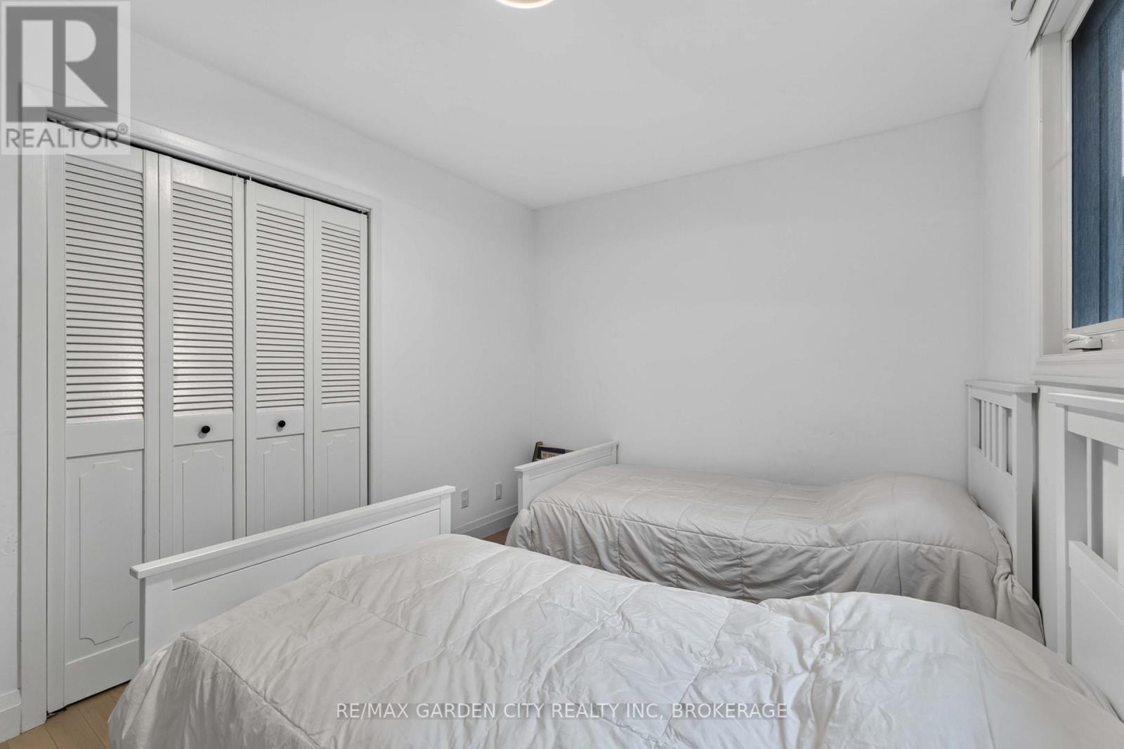 3 FALLINGBROOK DRIVE - 22