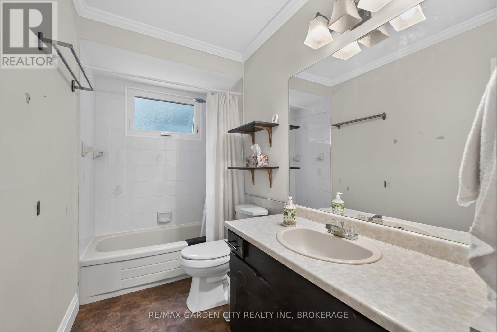 3 FALLINGBROOK DRIVE - 23