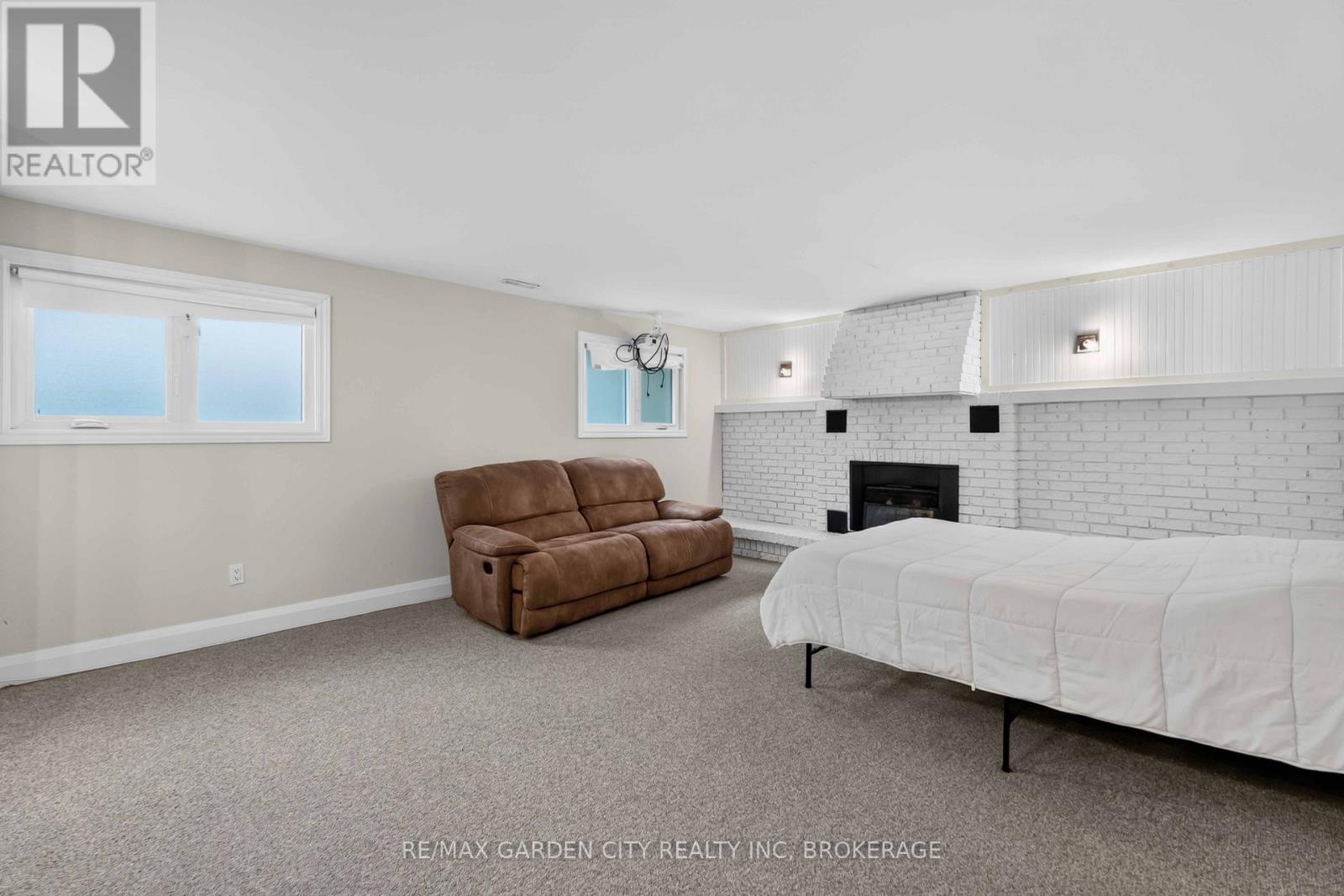 3 FALLINGBROOK DRIVE - 26