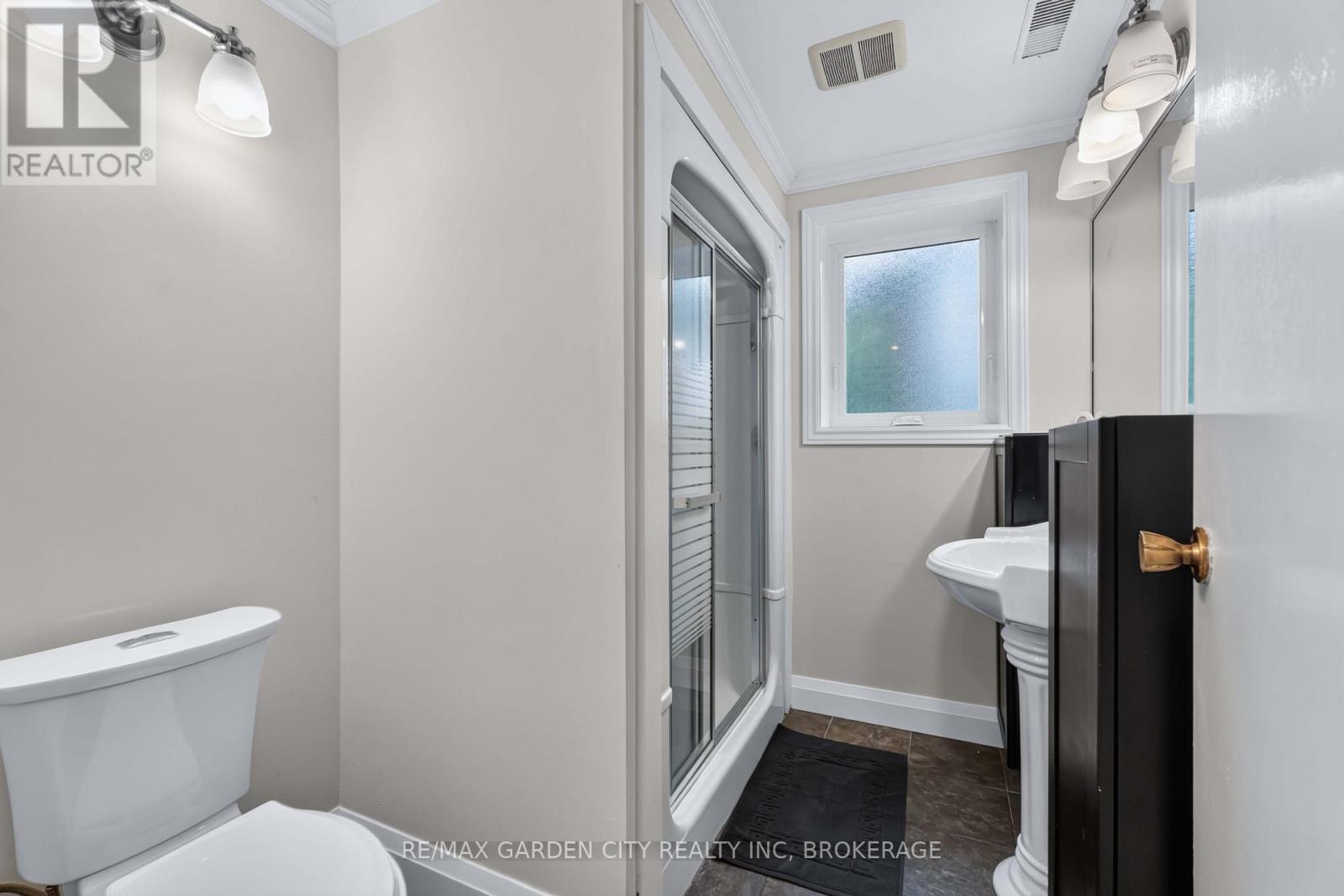 3 FALLINGBROOK DRIVE - 32