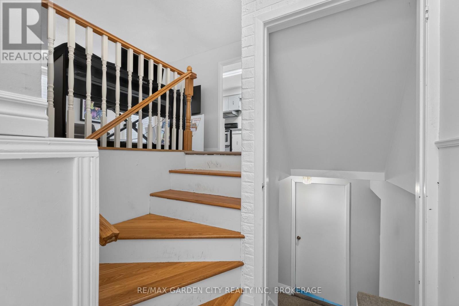 3 FALLINGBROOK DRIVE - 5
