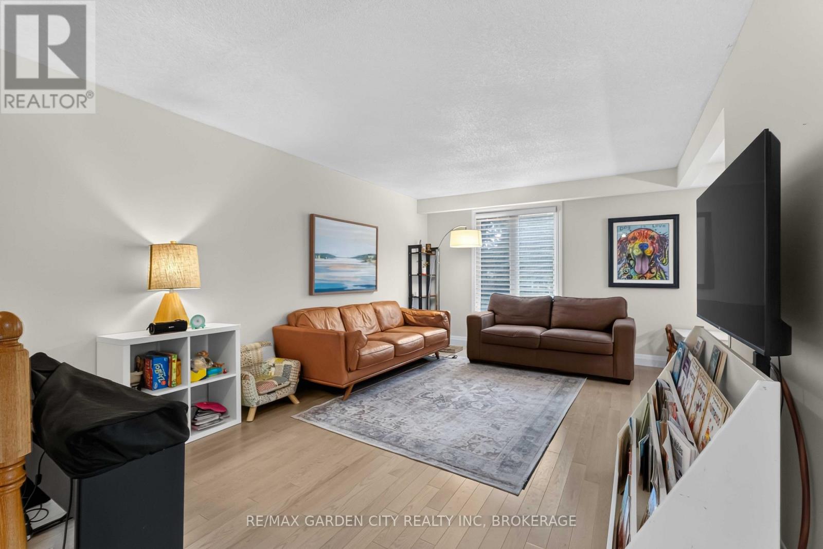 3 FALLINGBROOK DRIVE - 8