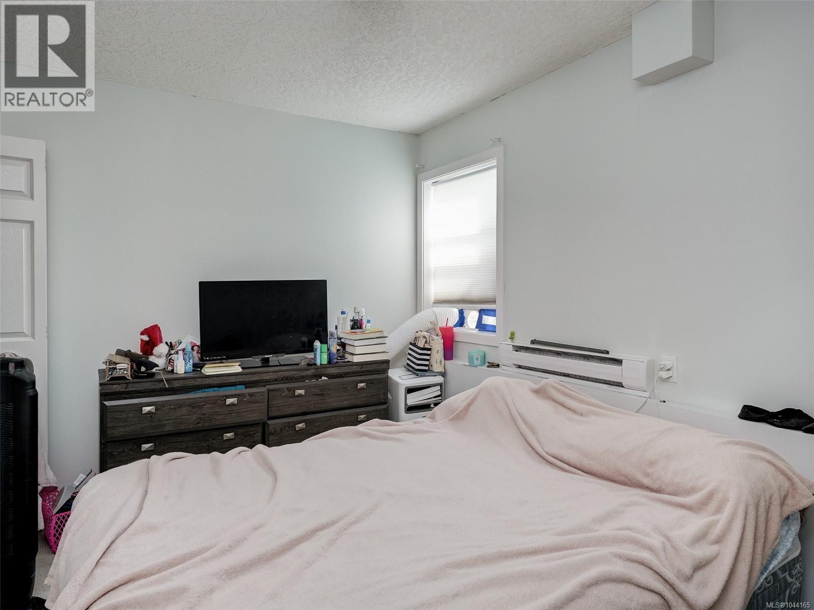 #4 311 Burnside Rd E - 17