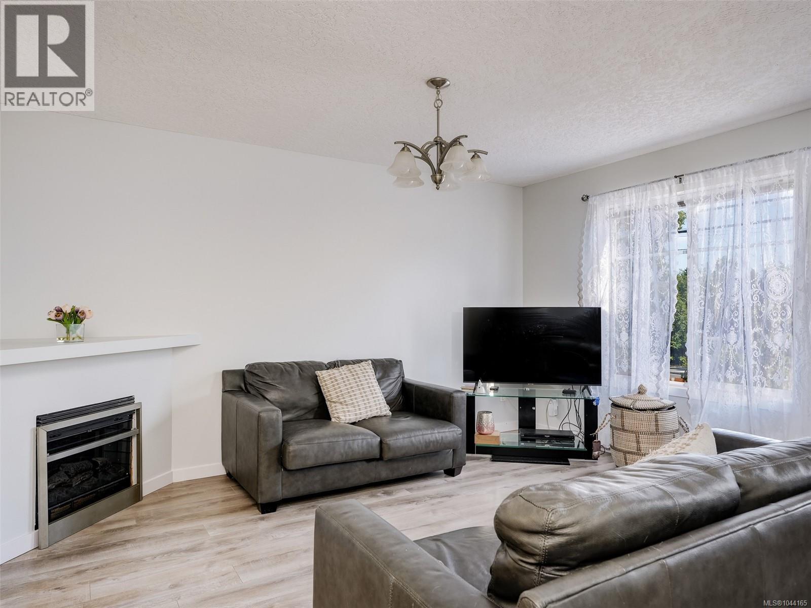 #4 311 Burnside Rd E - 2